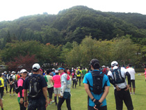 山に囲まれたきれいな公園が会場