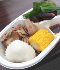 肉、野菜、おにぎり……たっぷりいただきました！