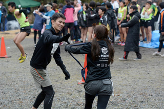 3時間でどれだけ走れるかを競うトレイルレース。次の走者にタスキをリレーしていく