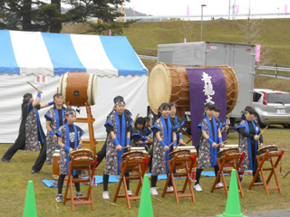 地元の方たちによる「東丹沢宮ケ瀬出陣太鼓」で気持ちもアップ！