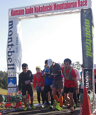  31kmの部は４グループに分かれて5分間隔のウエーブスタート