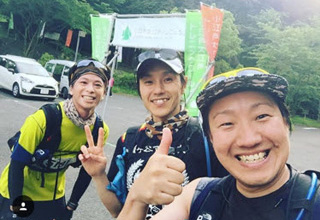 3人そろってゴール！　ゴール地点には入浴施設もあるので汗を流してから帰宅できるのも特長