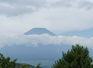 雲間から顔を出してくれた霊峰富士の姿に疲れも吹き飛ぶ！