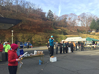 コースを変えて装いも新たに昨年2015年から復活したこの大会、開会式もアットホームなよさがうかがえる