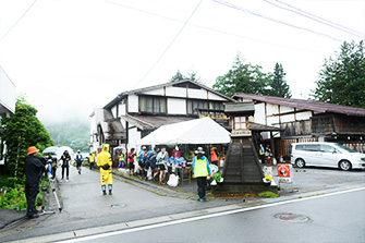 エイドを開設しているのは宿場町の面影を残す「米屋鐵五郎本舗」。地域の交流拠点施設になっています