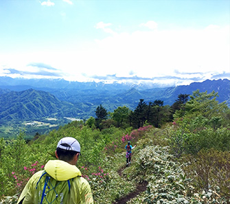下りに転ずると雄大な北アルプスの山々が目にまぶしい！