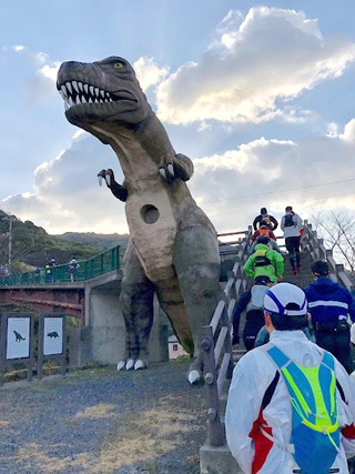 レクリエーション施設「家族旅行村」周辺にはいくつかの恐竜オブジェが