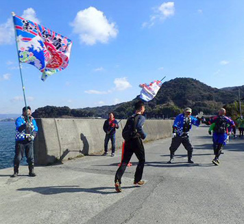 大漁旗で応援！　力がわく