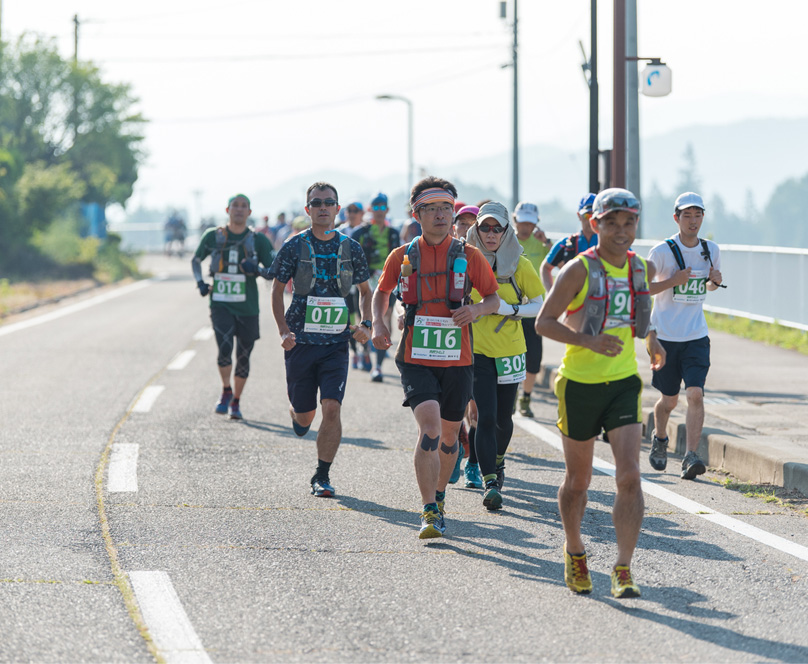 5.7kmあるロード。フラットだがまずは体力温存