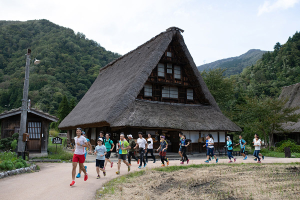 同じく前日に開催されたミニ講習会。当日はやむなくカットされた本来のコース、菅沼合掌造り集落を走る！
