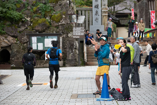 境内もお祭りムードに