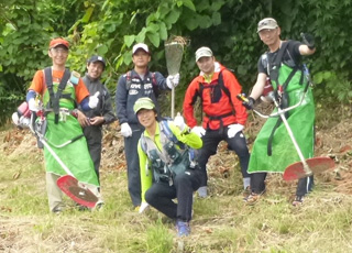 練習会の前週に、コース整備のために集まってくれたメンバーたち。北海道トレイルランニングクラブでは、ただ走るだけでなくコースの整備活動も積極的に行っています