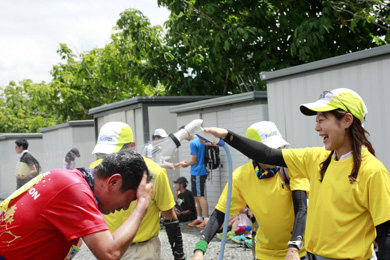 気温が高くなることを想定し、各給水所には水をたっぷり用意。ボランティアさん達の笑顔をパワーに変えて、再出発！