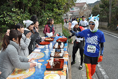 公式エイドの他に、地元の方の私設エイドのサポートも嬉しい