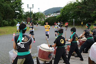 地元の方の大きな声援もランナーの力になる