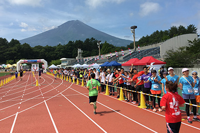 会場からは目の前に富士山が！たくさんの応援で盛り上がります