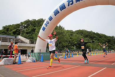 最後は両手を挙げてフィニッシュ！