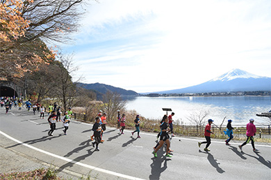 湖畔はフラットで走りやすく、富士山の眺めも抜群