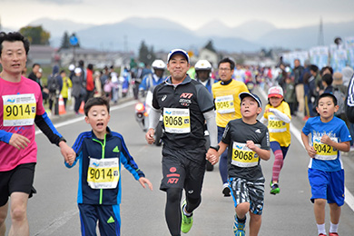 小学生種目や親子の部もあるので家族みんなで楽しめる