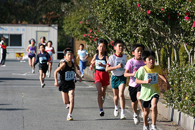 小学生の部も白熱！お楽しみレースには未就学児でも参加OK