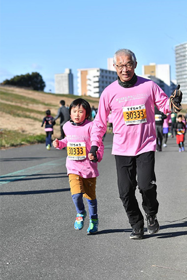 親子ランは、親子おそろいのTシャツで走れます！