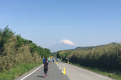 普段は走ることのできない自動車専用道路がコースになっている