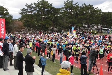 陸上競技場発着の公認コース、制限時間も緩めなので、初心者から上級者まで楽しめます。