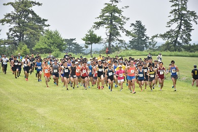 久住高原を駆け抜ける精鋭ランナーたち