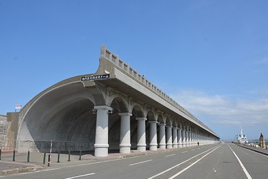 古代ローマ建築を思わせる建造物「北防波堤ドーム」がフィニッュシュ（北海道遺産）