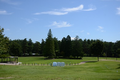 会場はアルプス広場　※公園入口から徒歩約15分