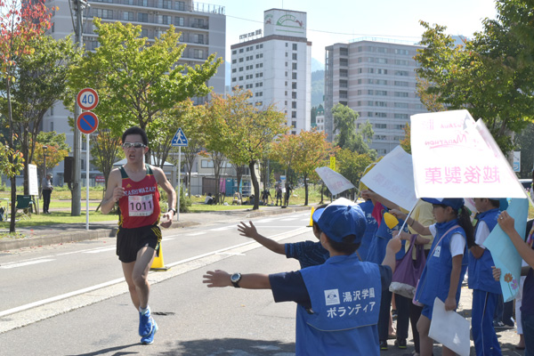 温泉街では子どもたちの応援が後押し