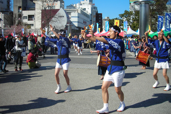 「よさこい鳴子踊り」など高知県らしい応援が続く