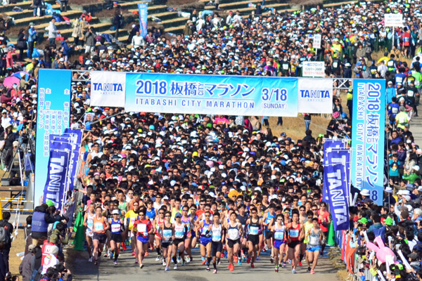 昨年は1万3,849人のランナーがスタート地点に立った