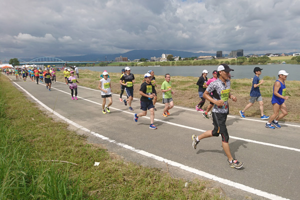 厳しい条件の中、多くのランナーが力走した