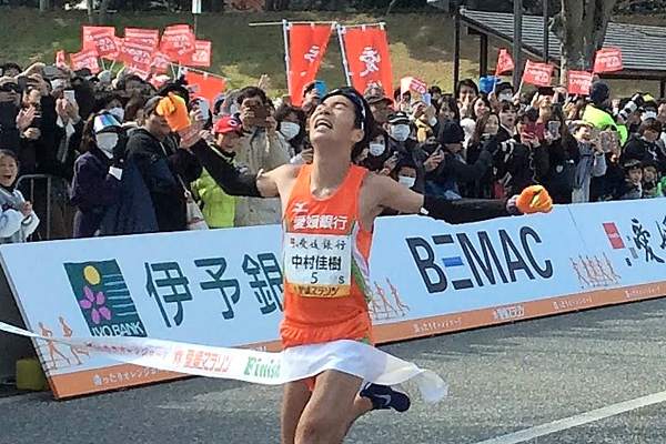 地元出身の中村佳樹選手が優勝。愛媛マラソンを初制覇した