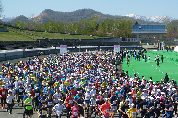 【HMCCニュース】日刊スポーツ豊平川マラソン　遠藤靖士選手が大会新記録！　1時間6分52秒