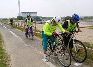 GW真っ只中の5月3日に、コースの一部変更に伴う距離検定を実施（日本陸連公認の100kmコース）