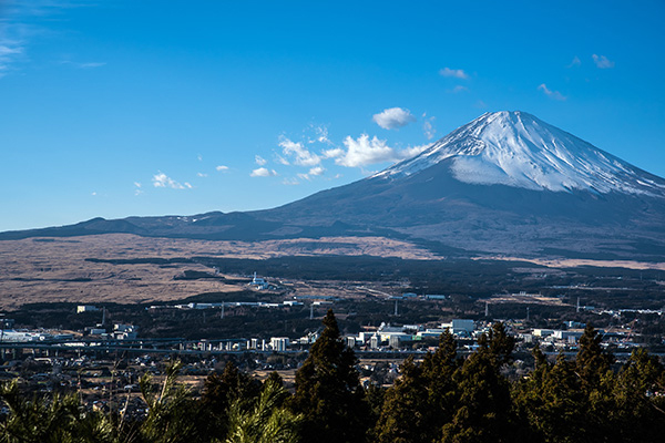 富士山を望み、御殿場市街を一望できるコースが魅力