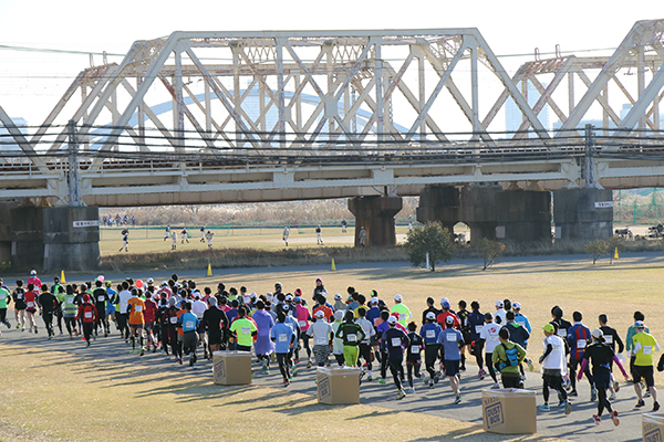 30Kは淀川河川公園をスタート後、淀川沿いの片道5kmのコースを3往復します