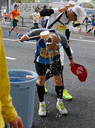 夏を乗り切るため、今から工夫しよう。森川優さん（27歳）、吉原穣さん（60歳）