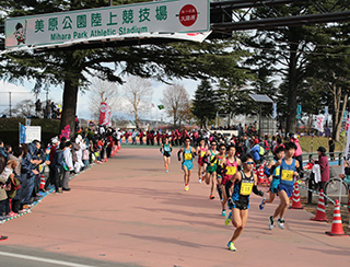 実業団選手も出場。最初に競技場を飛び出したのはコニカミノルタの小板橋海渡選手