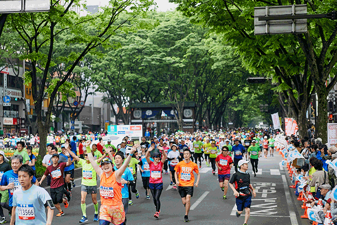 新緑の定禅寺通りを約1万人が駆け抜けました