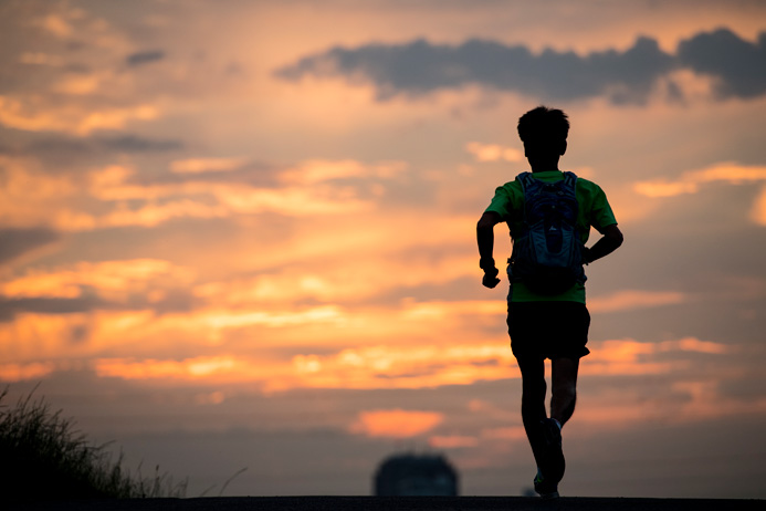 「オクトーバーラン」で、10月は身も心もランニングにどっぷり浸かる1カ月に。通勤ランは、走行距離増のおすすめ練習法ですよ。