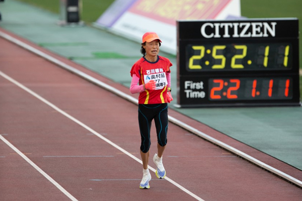「大阪国際女子マラソン」62歳の弓削田眞理子さんが2時間52分13秒の年代別世界記録！