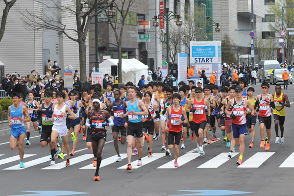 五輪テストの札幌チャレンジハーフ、9位完走の市民ランナーは100km世界3位の女性ランナー