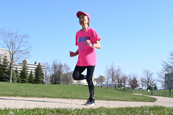 86歳女性がフルマラソン完走！　「毎朝200mダッシュします」（猪又佐枝子さん）