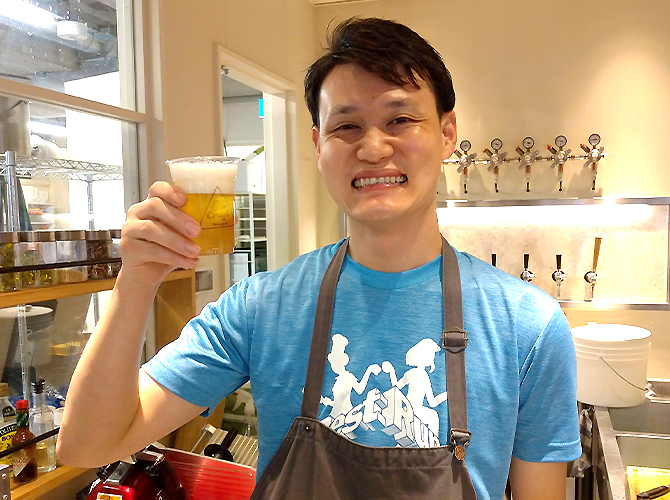クラフトビール店Our Craft店長の下田さん