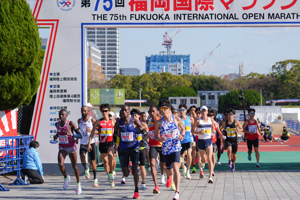 最後の福岡国際マラソンにランナーズ編集部行場が出場　フランク・ショーターさんから激励が届いた！