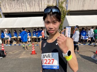 女子優勝の髙野温菜さん。「応援が力になりました。マラソンが地域活性化につながることを改めて実感しました」