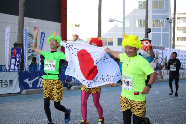 【月刊『ランナーズ』で2021年を振り返る！】ニューヨークシティ―マラソン、そして日本の大型大会もぞくぞく開催！「一本歯下駄」に熱い視線～1月号編～